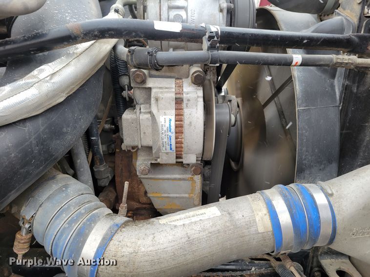 image for item DM8224 2005 Freightliner Columbia  semi truck