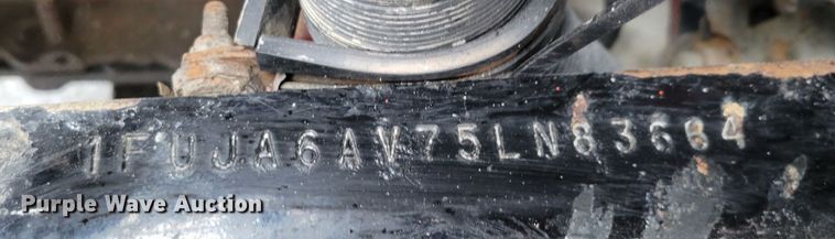 image for item DM8224 2005 Freightliner Columbia  semi truck