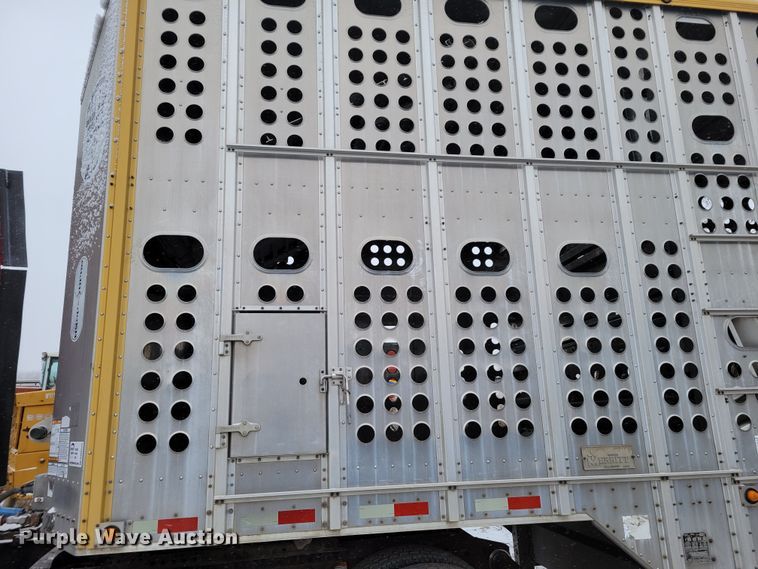 image for item DM8225 2011 Merritt  livestock trailer