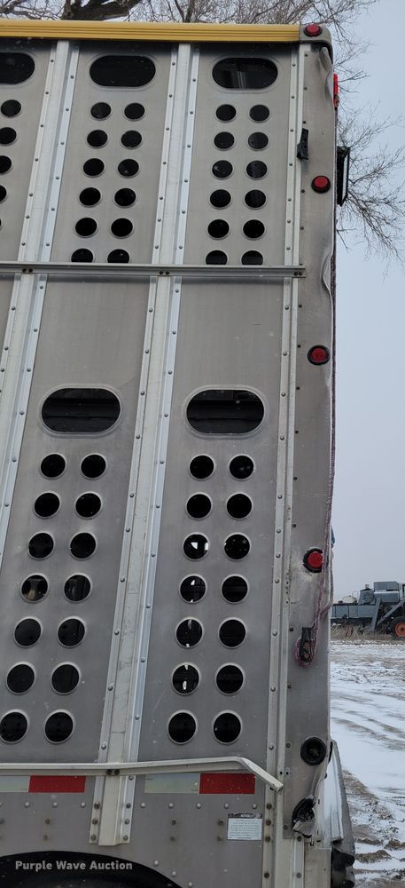 image for item DM8225 2011 Merritt  livestock trailer