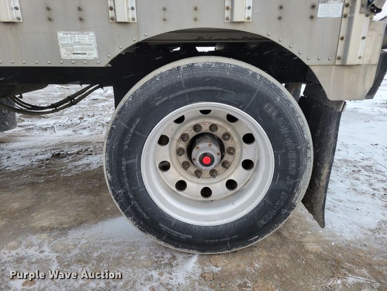 image for item DM8225 2011 Merritt  livestock trailer