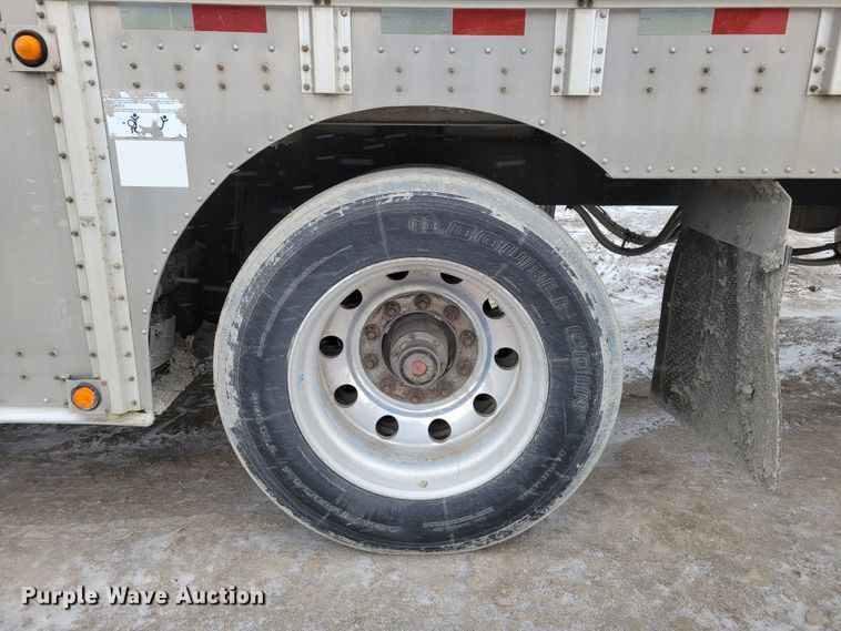 image for item DM8225 2011 Merritt  livestock trailer