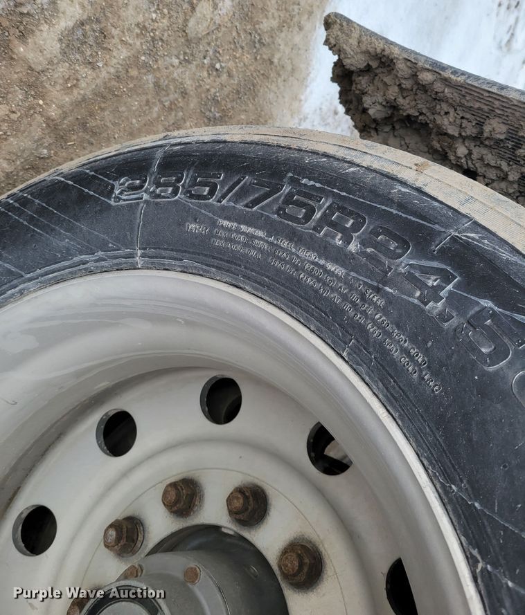 image for item DM8225 2011 Merritt  livestock trailer