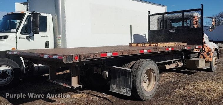 image for item DO3726 2009 Peterbilt 335  dump flatbed truck