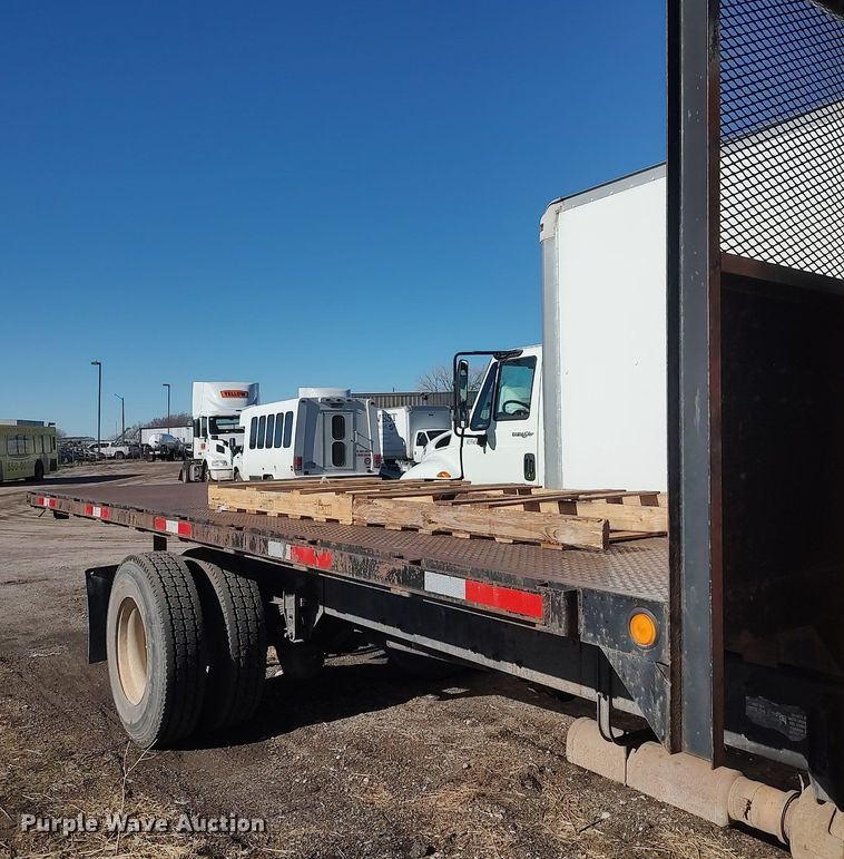 image for item DO3726 2009 Peterbilt 335  dump flatbed truck