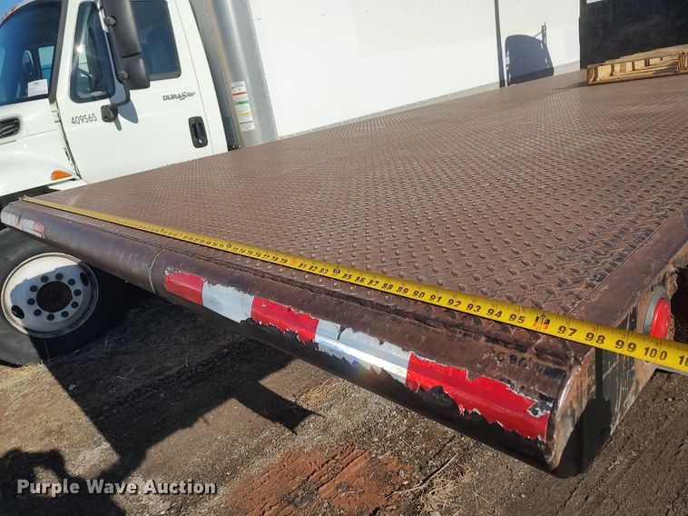 image for item DO3726 2009 Peterbilt 335  dump flatbed truck