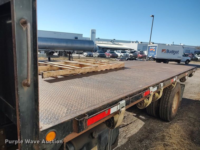 image for item DO3726 2009 Peterbilt 335  dump flatbed truck