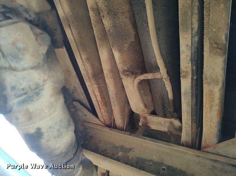 image for item DO3726 2009 Peterbilt 335  dump flatbed truck