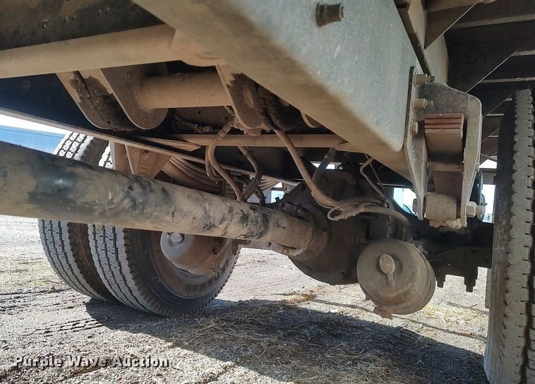 image for item DO3726 2009 Peterbilt 335  dump flatbed truck