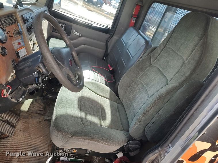 image for item DO3726 2009 Peterbilt 335  dump flatbed truck