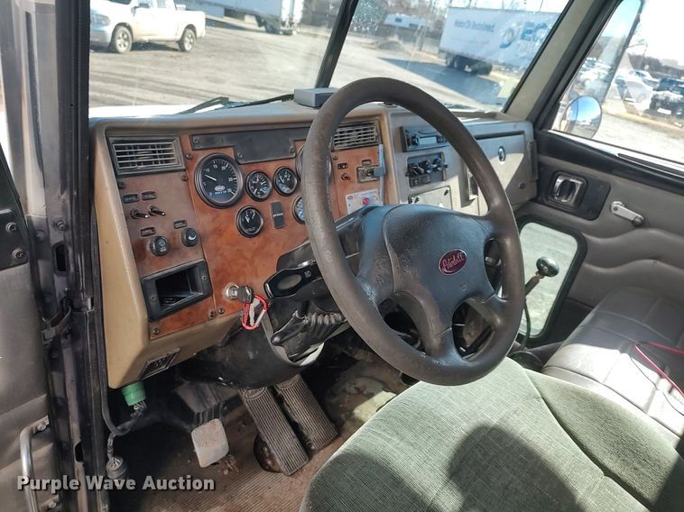 image for item DO3726 2009 Peterbilt 335  dump flatbed truck