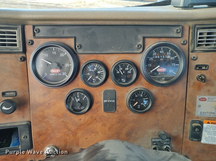 image for item DO3726 2009 Peterbilt 335  dump flatbed truck