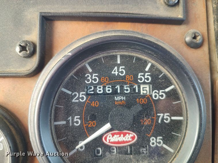 image for item DO3726 2009 Peterbilt 335  dump flatbed truck