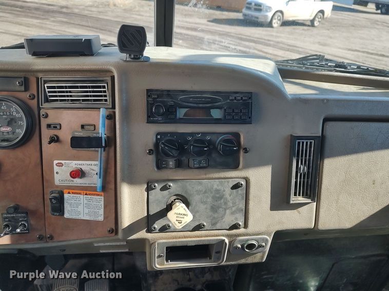 image for item DO3726 2009 Peterbilt 335  dump flatbed truck