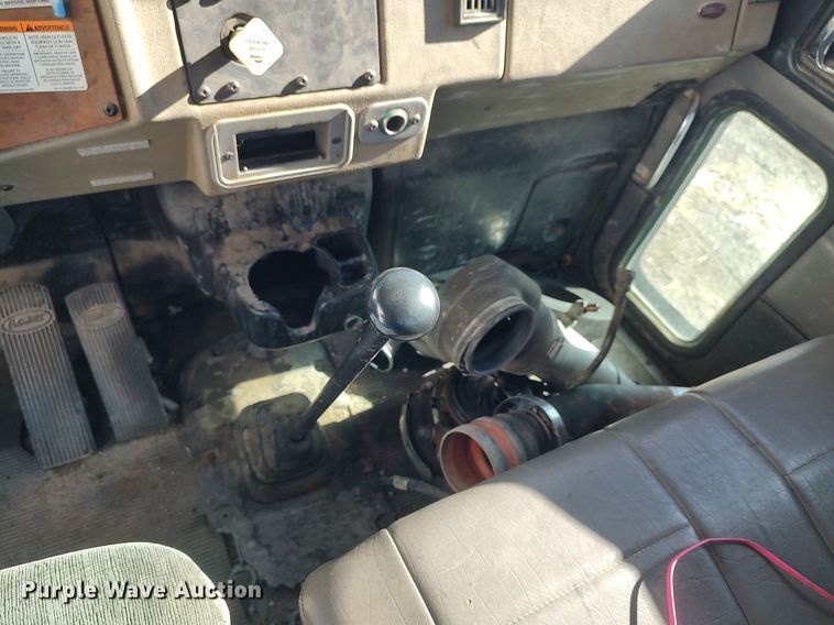 image for item DO3726 2009 Peterbilt 335  dump flatbed truck