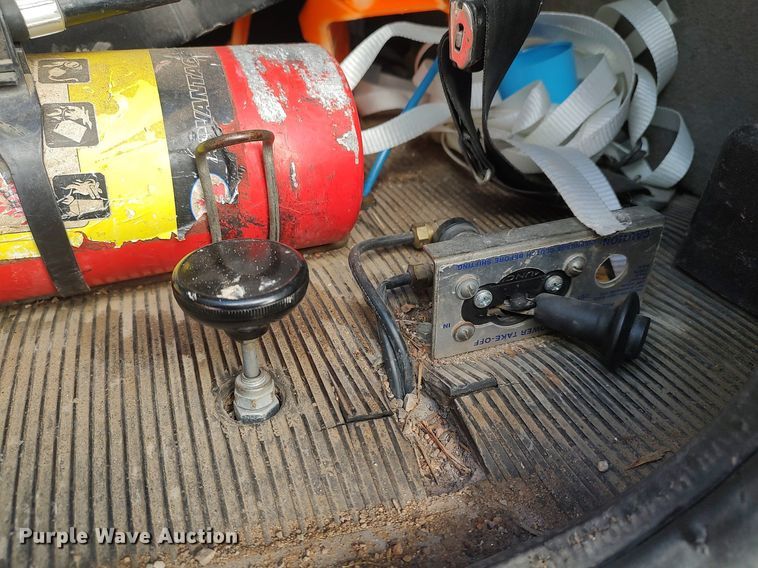 image for item DO3726 2009 Peterbilt 335  dump flatbed truck