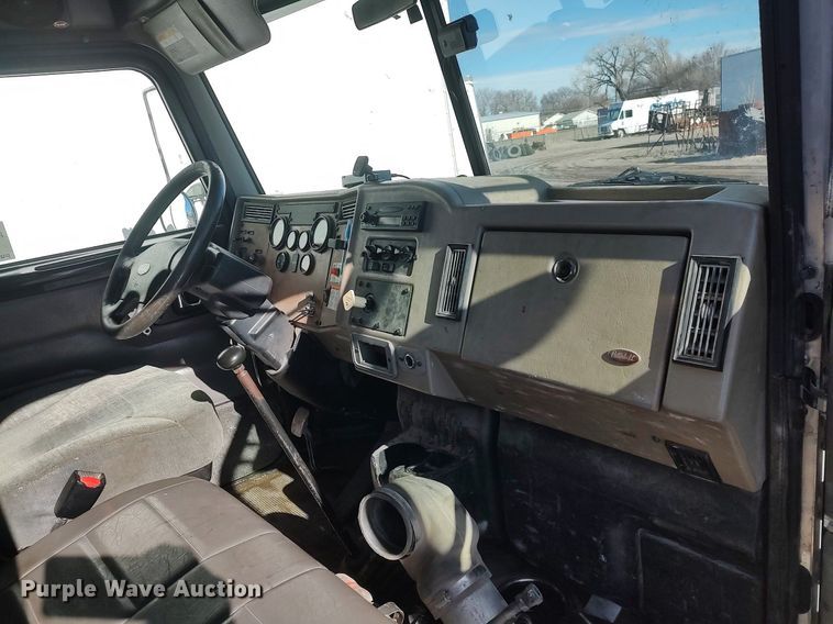 image for item DO3726 2009 Peterbilt 335  dump flatbed truck