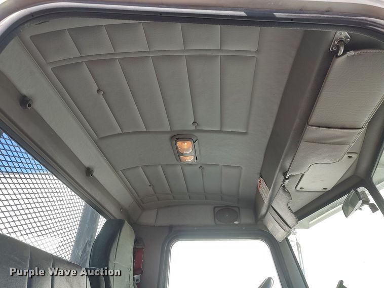 image for item DO3726 2009 Peterbilt 335  dump flatbed truck