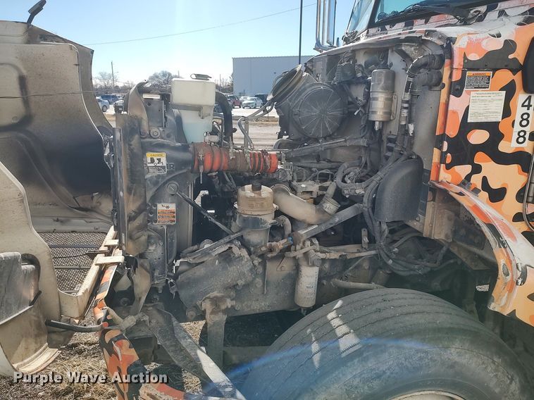 image for item DO3726 2009 Peterbilt 335  dump flatbed truck