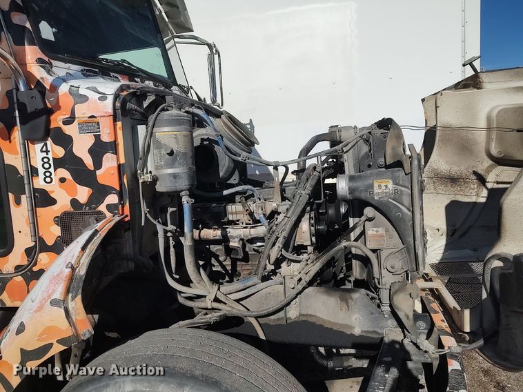 image for item DO3726 2009 Peterbilt 335  dump flatbed truck