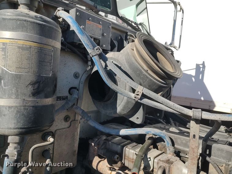 image for item DO3726 2009 Peterbilt 335  dump flatbed truck