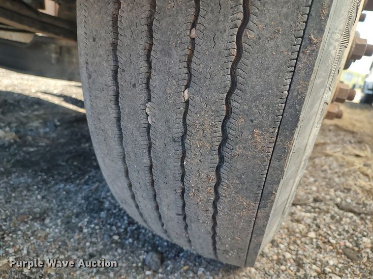 image for item DO3726 2009 Peterbilt 335  dump flatbed truck