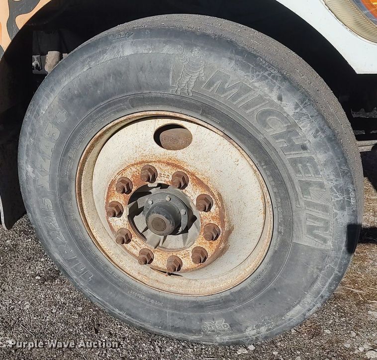 image for item DO3726 2009 Peterbilt 335  dump flatbed truck