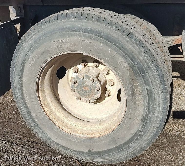 image for item DO3726 2009 Peterbilt 335  dump flatbed truck