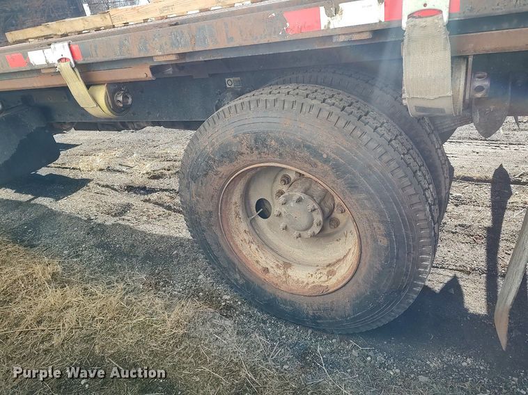 image for item DO3726 2009 Peterbilt 335  dump flatbed truck