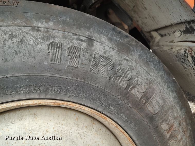 image for item DO3726 2009 Peterbilt 335  dump flatbed truck