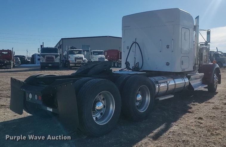 image for item DO3753 2010 Kenworth W900  semi truck