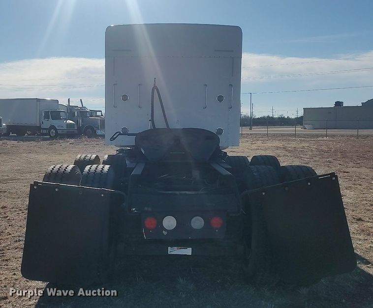 image for item DO3753 2010 Kenworth W900  semi truck