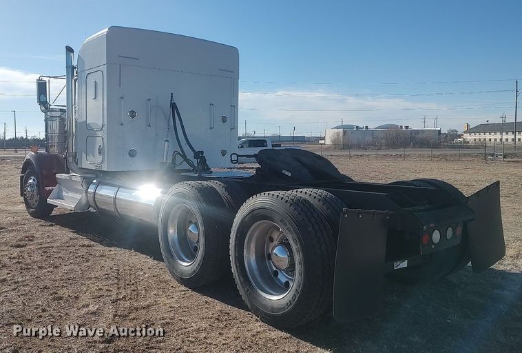 image for item DO3753 2010 Kenworth W900  semi truck