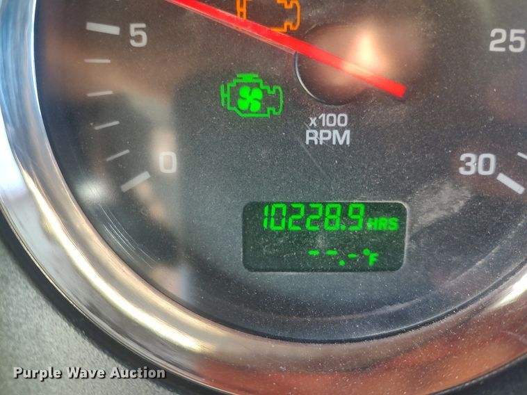 image for item DO3753 2010 Kenworth W900  semi truck