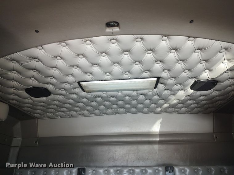 image for item DO3753 2010 Kenworth W900  semi truck