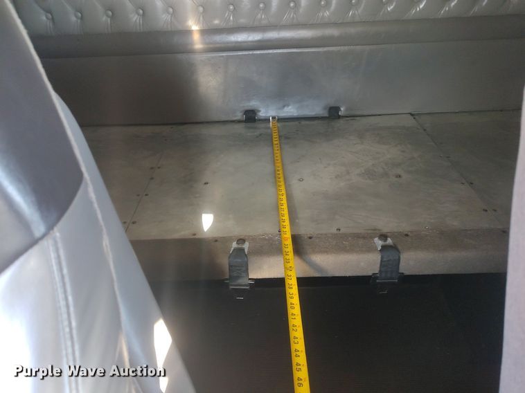 image for item DO3753 2010 Kenworth W900  semi truck