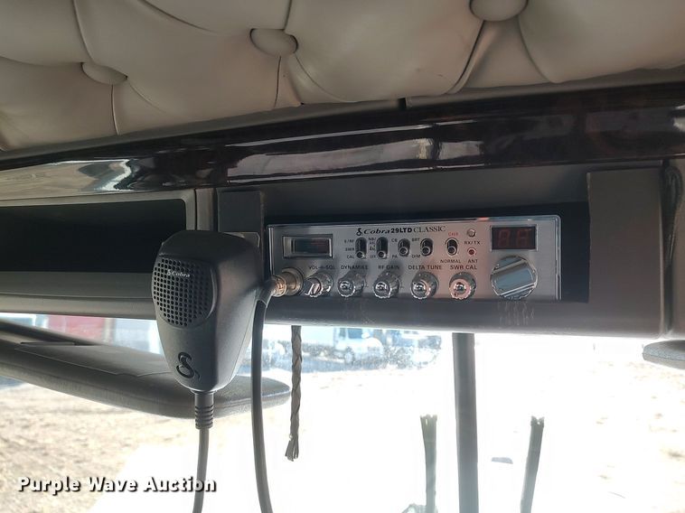 image for item DO3753 2010 Kenworth W900  semi truck