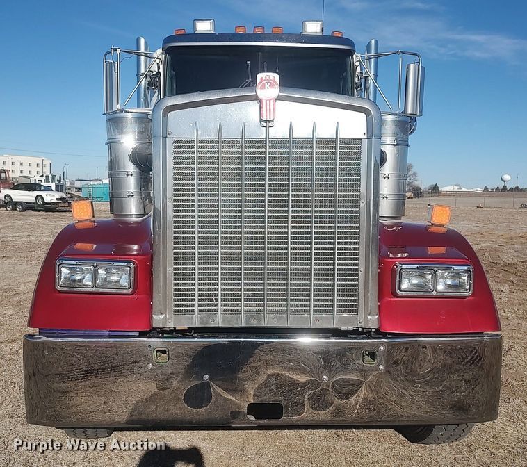image for item DO3753 2010 Kenworth W900  semi truck