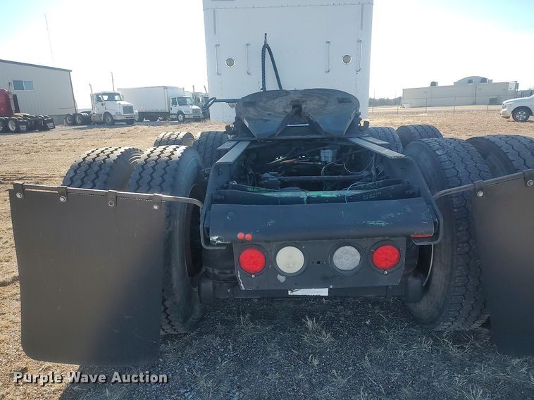 image for item DO3753 2010 Kenworth W900  semi truck