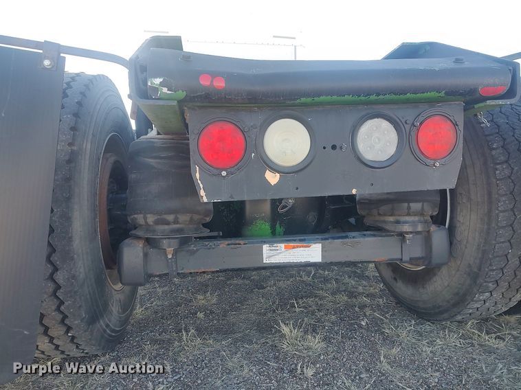 image for item DO3753 2010 Kenworth W900  semi truck