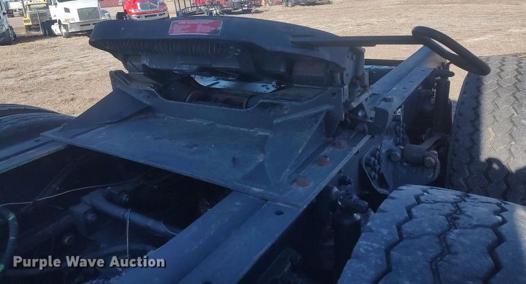 image for item DO3753 2010 Kenworth W900  semi truck