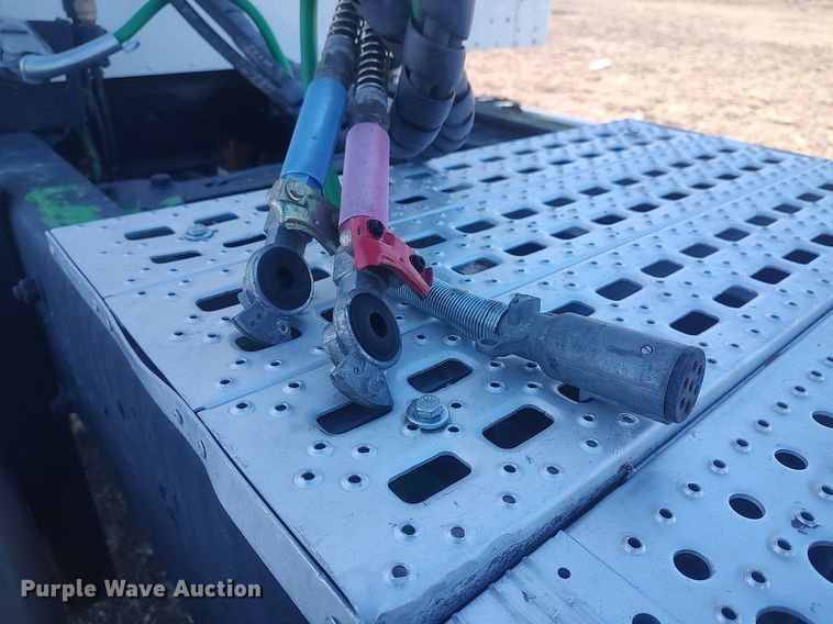 image for item DO3753 2010 Kenworth W900  semi truck