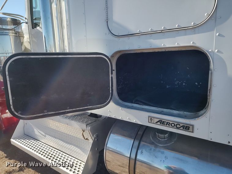 image for item DO3753 2010 Kenworth W900  semi truck