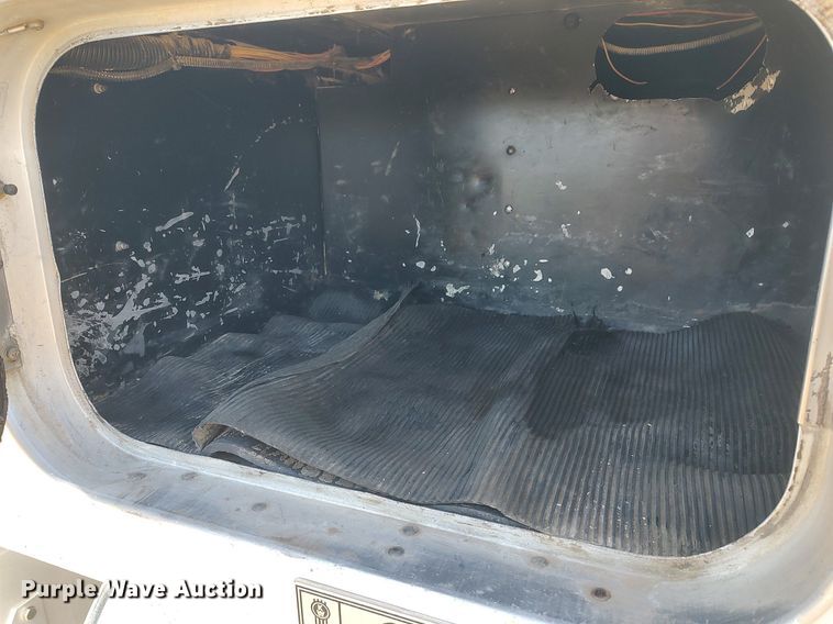 image for item DO3753 2010 Kenworth W900  semi truck