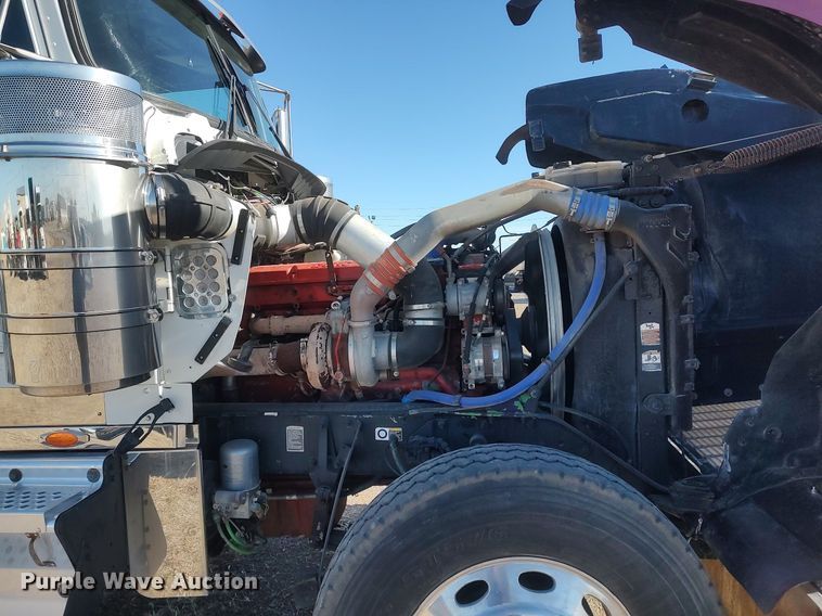 image for item DO3753 2010 Kenworth W900  semi truck