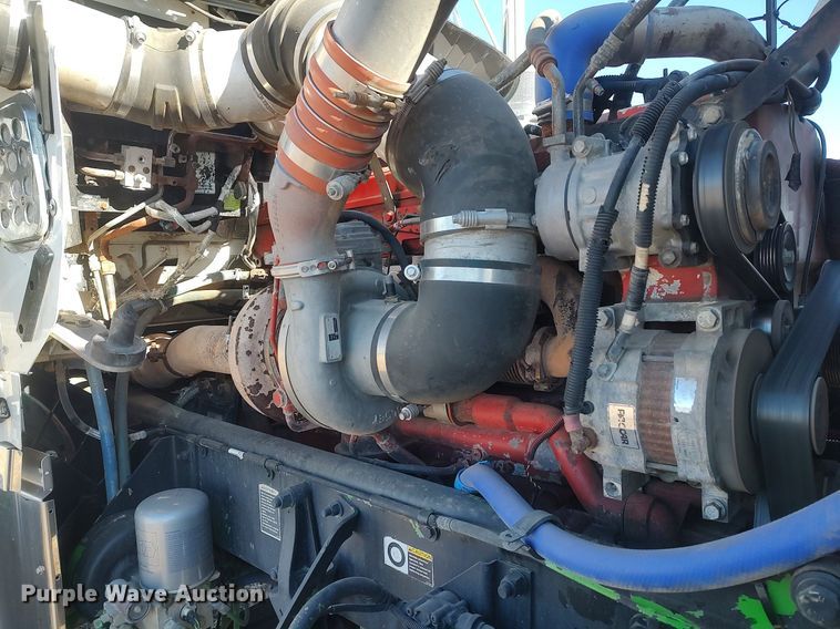 image for item DO3753 2010 Kenworth W900  semi truck