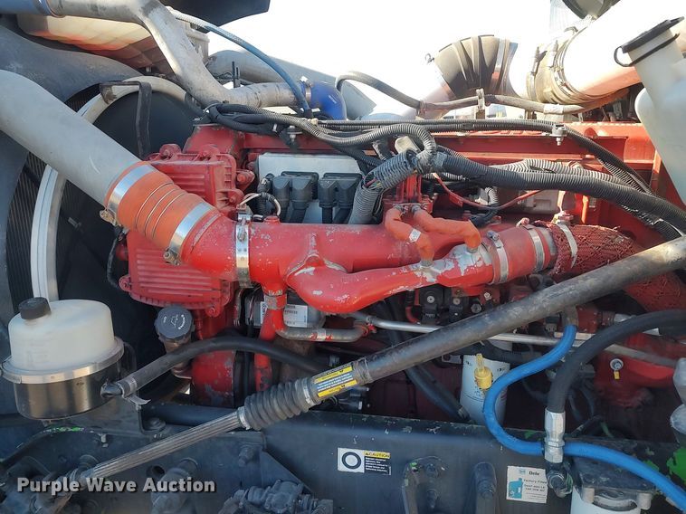 image for item DO3753 2010 Kenworth W900  semi truck