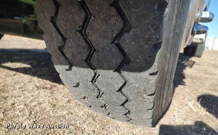 image for item DO3753 2010 Kenworth W900  semi truck