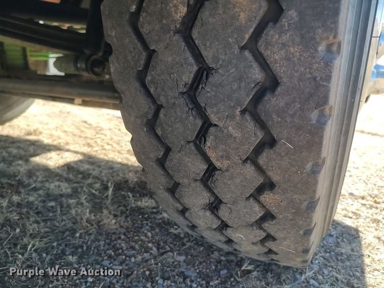 image for item DO3753 2010 Kenworth W900  semi truck