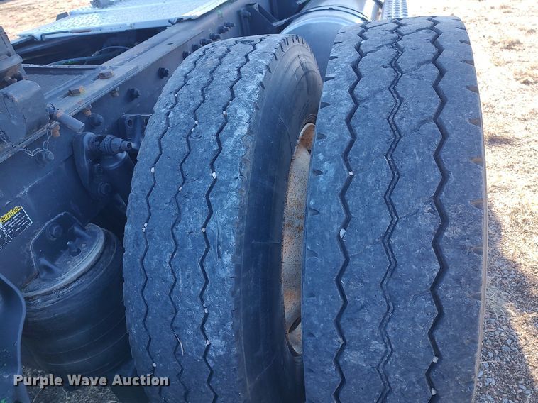 image for item DO3753 2010 Kenworth W900  semi truck